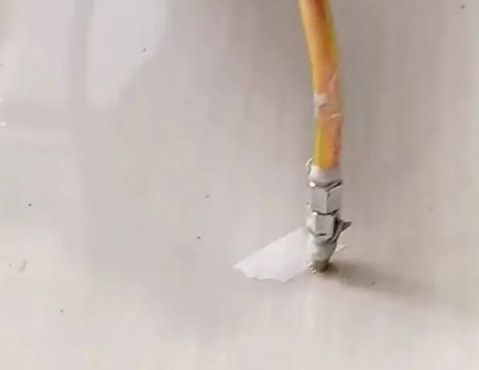 融安瓷砖空鼓维修公司专业解答在瓷砖铺贴过程中，如果使用的砂料过粗（如全部使用了粗砂），可能会导致以下问题